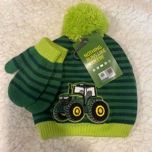 Toddler John Deere Beanie and gloves set